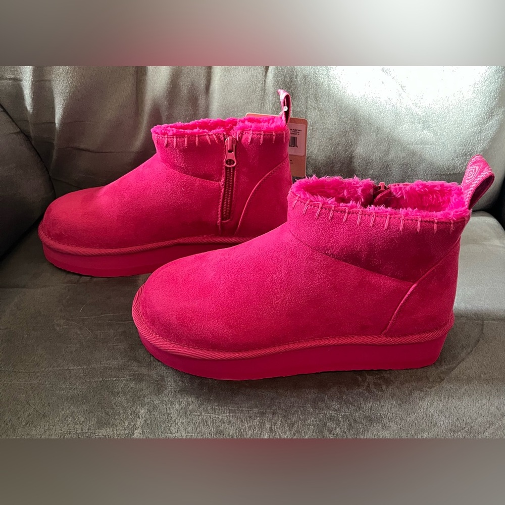 Boots Muk Luks Pink Women’s Sizes 8 & 9 NWT